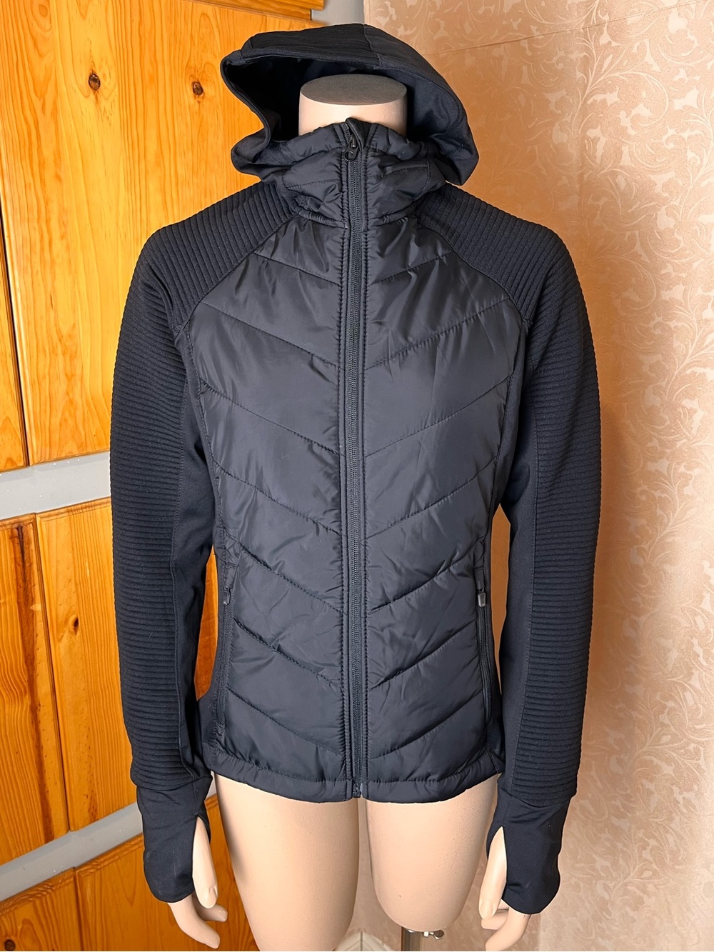 H&M SPORT Lightly Padded Black Running Jacket with Hood - Size Small